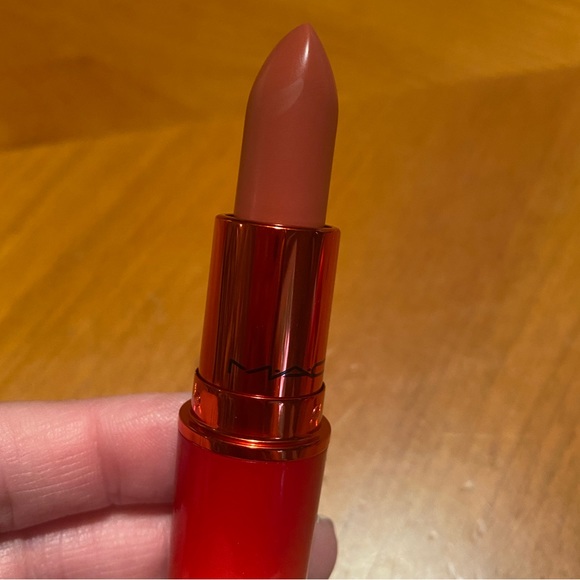 MAC Matte Lipstick Lookin’ Like Wealth - Picture 8 of 16